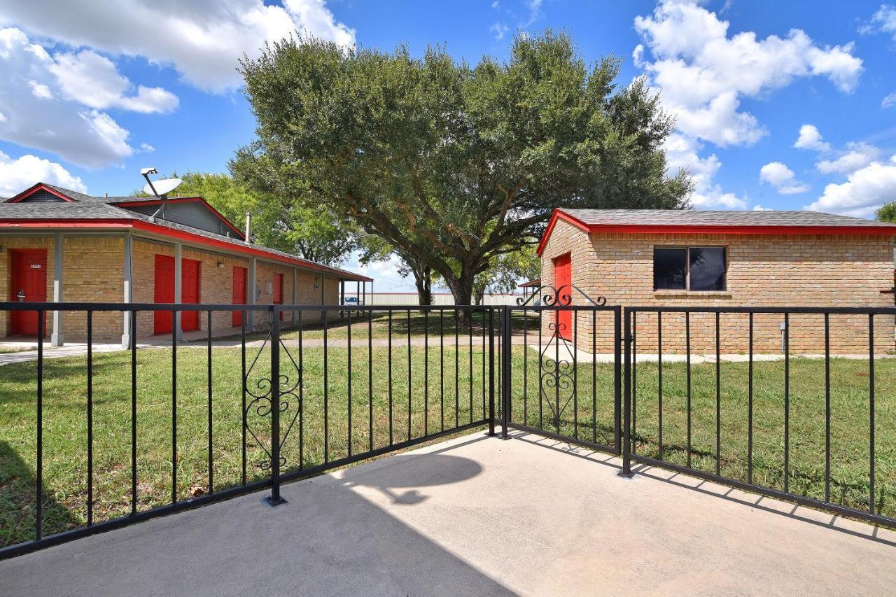 Americas Value Tx Hotel 2*